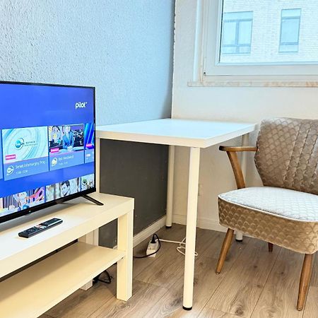Apartments Im Herzen Von Neumuenster Innenstadt & Hbf Fusslaeufig, Mit Privatparkplatz Extérieur photo