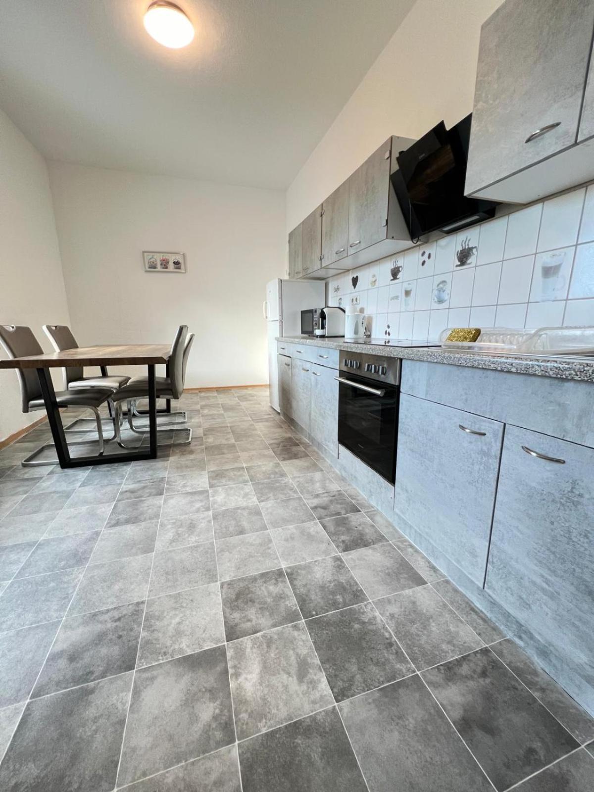 Apartments Im Herzen Von Neumuenster Innenstadt & Hbf Fusslaeufig, Mit Privatparkplatz Extérieur photo