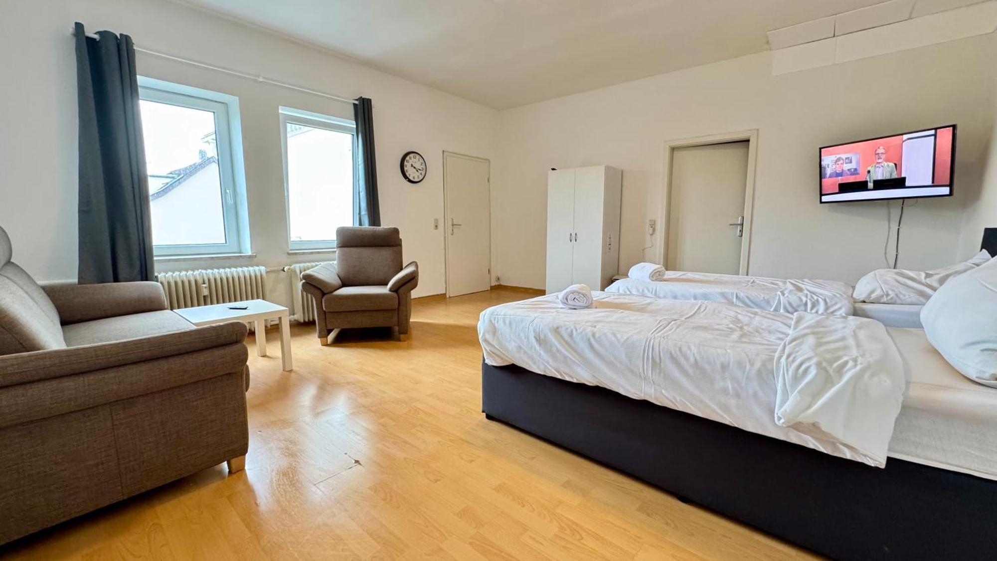 Apartments Im Herzen Von Neumuenster Innenstadt & Hbf Fusslaeufig, Mit Privatparkplatz Extérieur photo