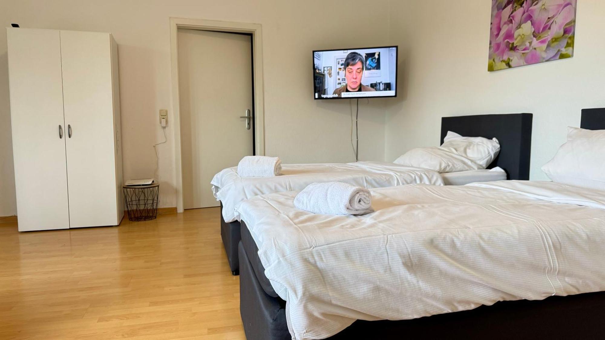 Apartments Im Herzen Von Neumuenster Innenstadt & Hbf Fusslaeufig, Mit Privatparkplatz Extérieur photo