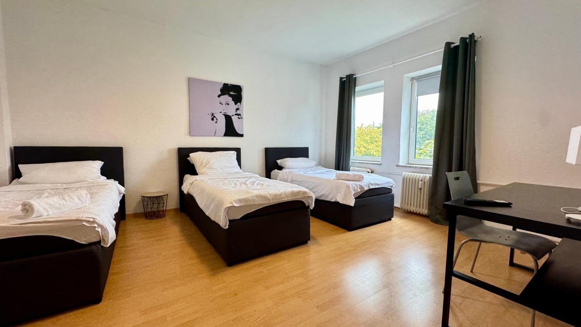 Apartments Im Herzen Von Neumuenster Innenstadt & Hbf Fusslaeufig, Mit Privatparkplatz Extérieur photo